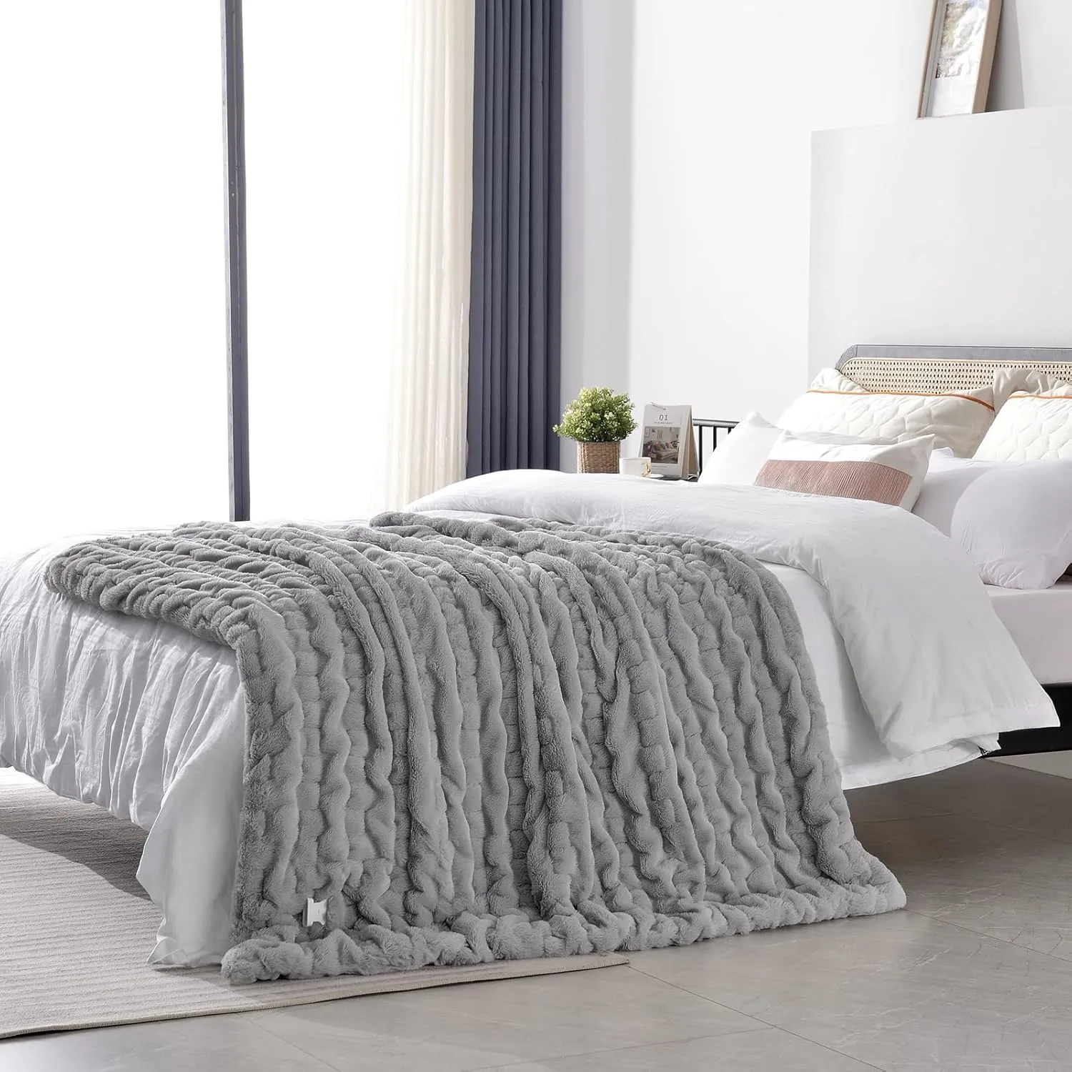RHEIN HOME Electric Heated Blanket Queen 84"x 90", Soft Plush Faux Fur&Flannel, Fast Heating Blanket with 4 Heating Levels & 10H Auto Off, Machine Washable, Overheat Protection ETL Certified (Gray)